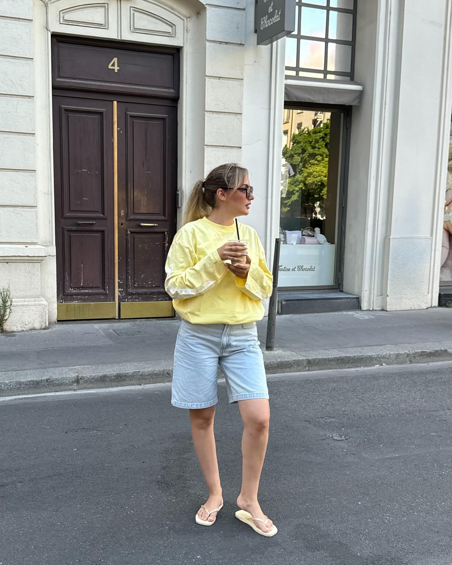 Léa Bailly post on Instagram
