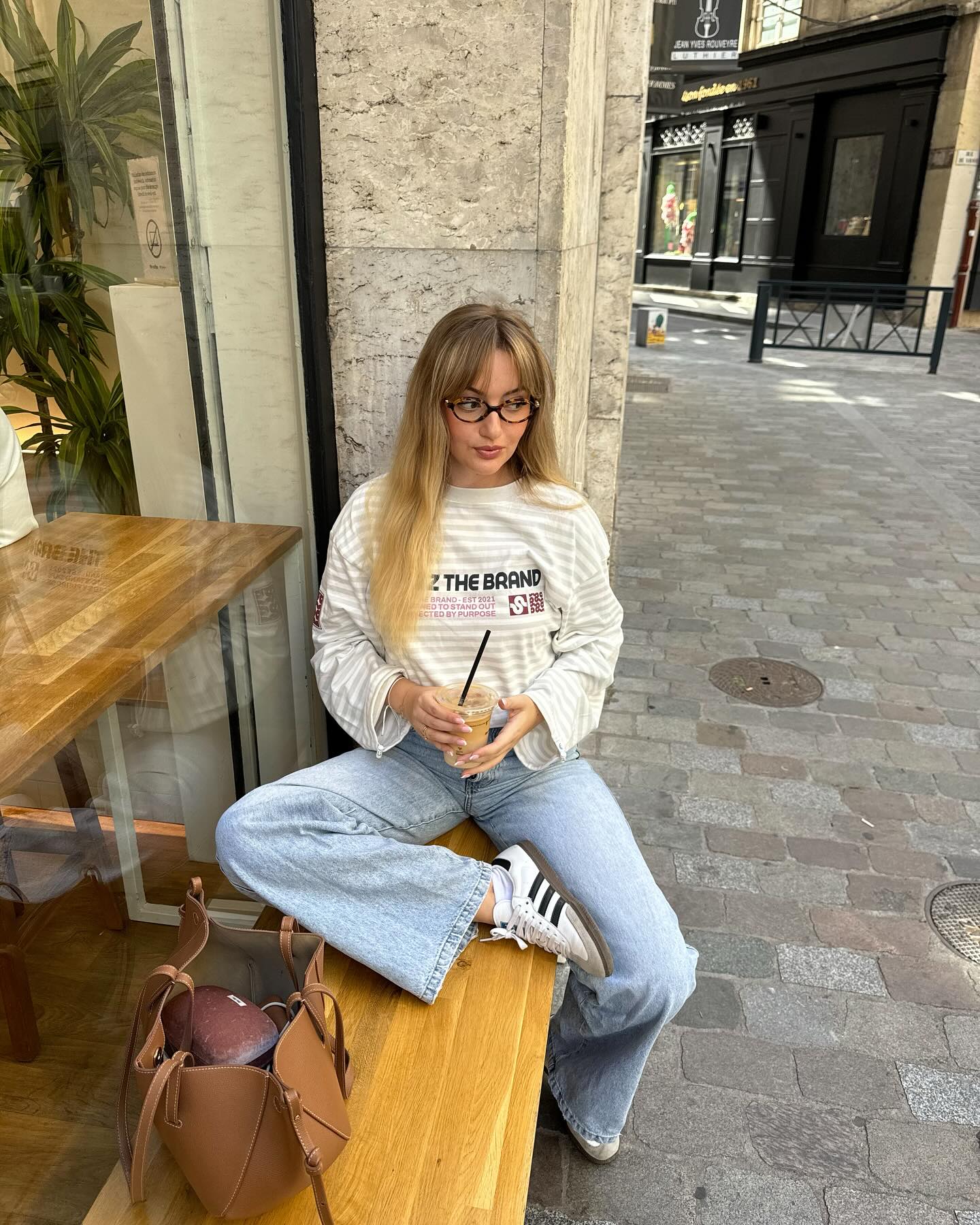 Léa Bailly post on Instagram